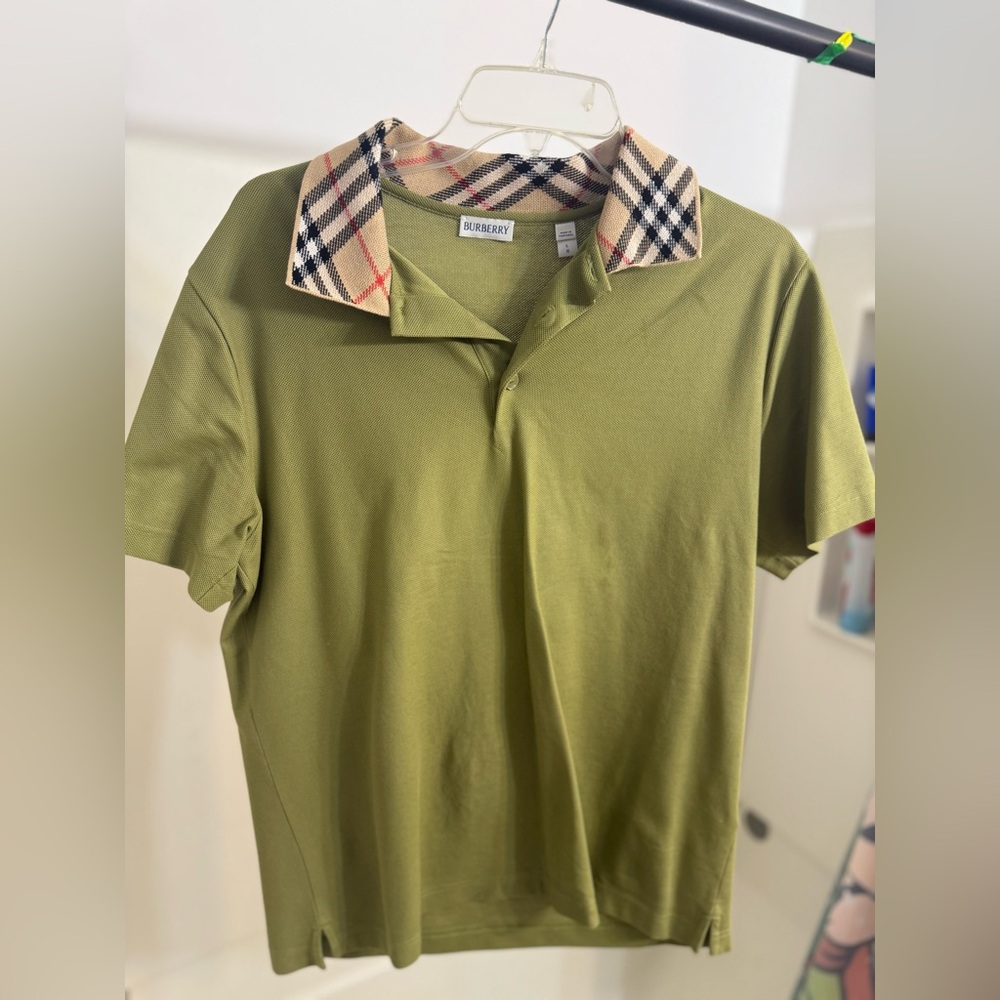 Burberry men’s polo size large light green like new pristine condition